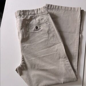 Dockers Classic fit Khaki/Tan pants
Size 38/32